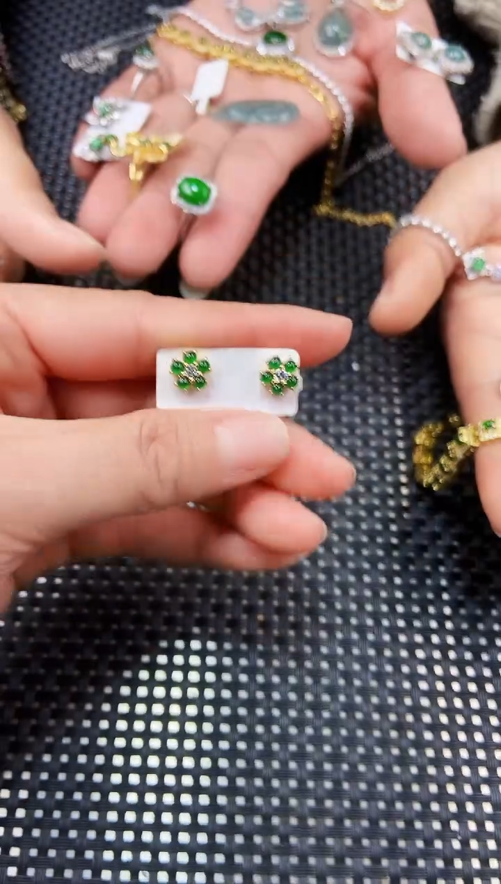 【闪购商品】翡翠耳饰未镶嵌11111111