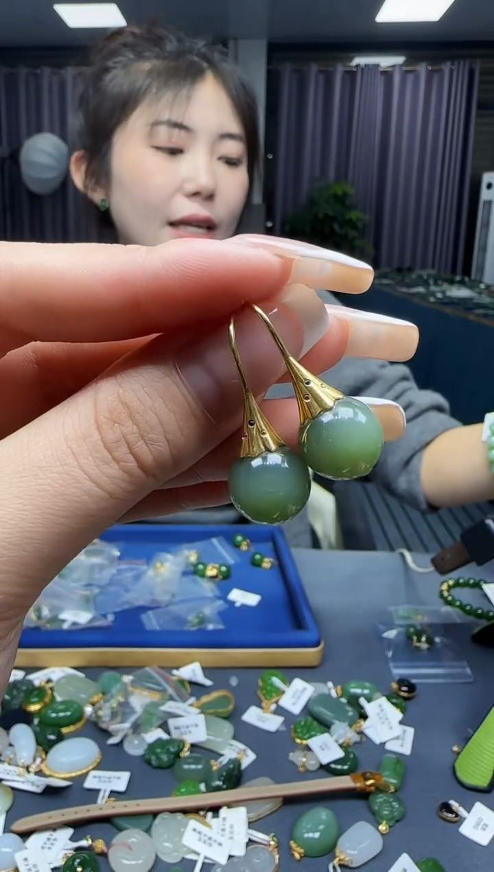 【闪购商品】和田玉挂件18K金镶嵌1