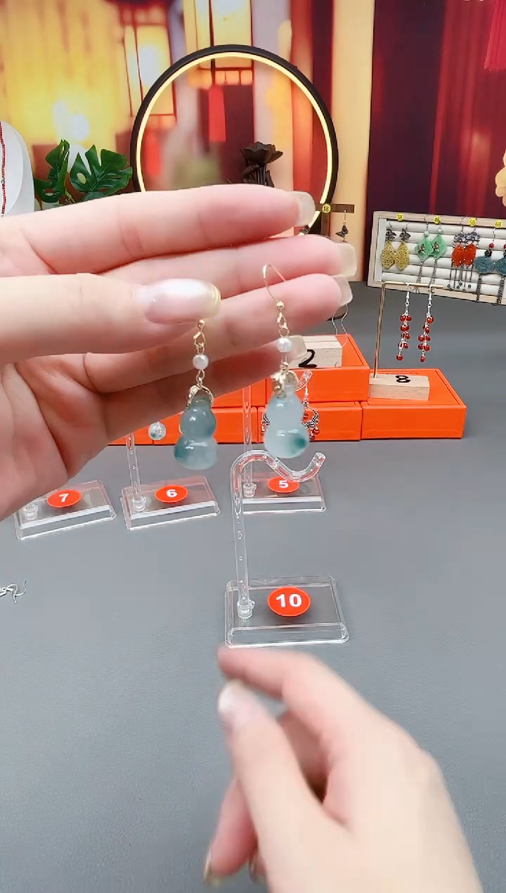 未镶嵌石英质玉（天山翠）耳钉111111