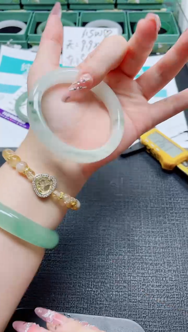 未镶嵌手镯石英质玉183-56