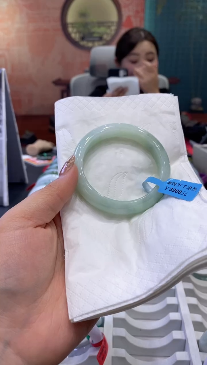 【闪购商品】翡翠手镯未镶嵌多人0012181