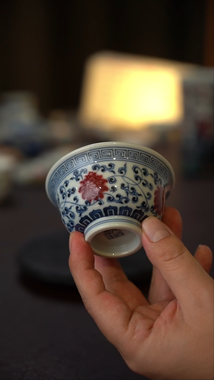 （小）景德镇全手工手绘青花釉里红缠枝莲压手杯