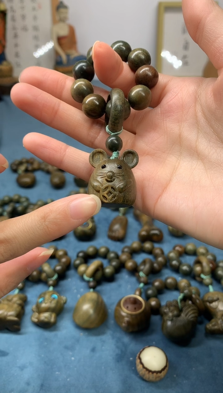 【闪购商品】维腊木（绿檀）把件鼠来宝 盘玩件