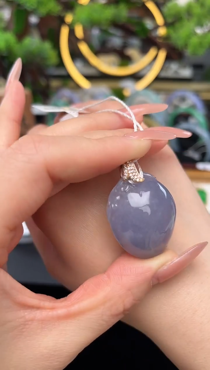 颈饰18K金镶嵌翡翠吊坠