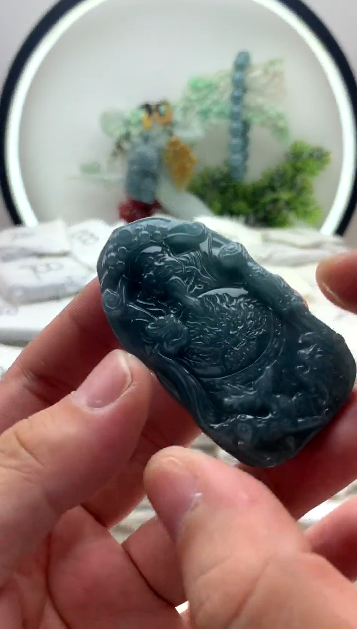 翡翠未镶嵌颈饰财神1