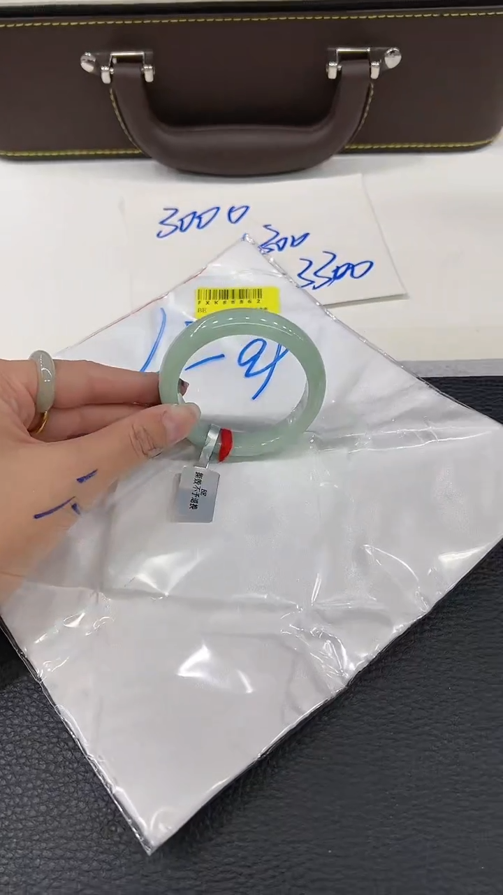 【闪购商品】翡翠手镯未镶嵌手镯