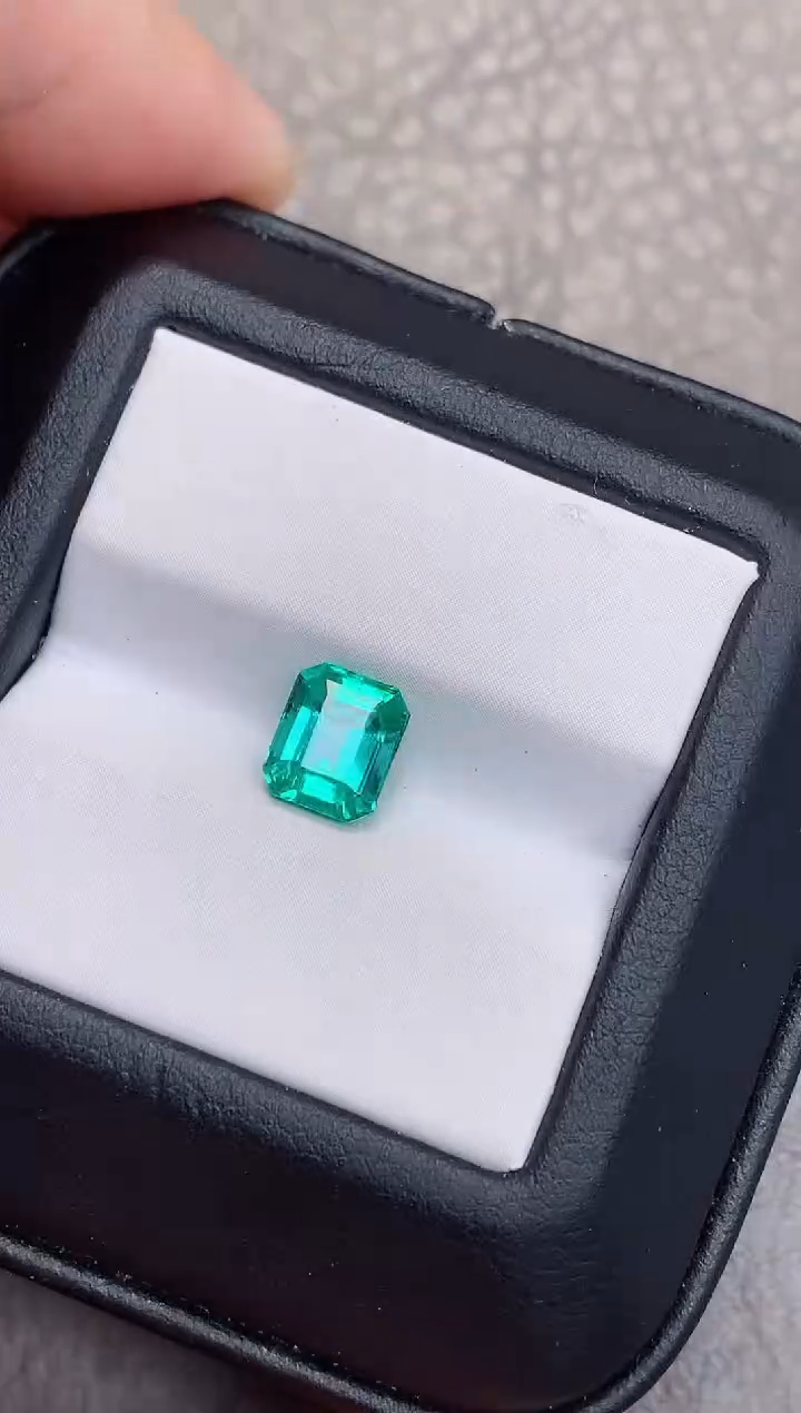 裸石未镶嵌祖母绿1.4ct 极微油 VB SJD