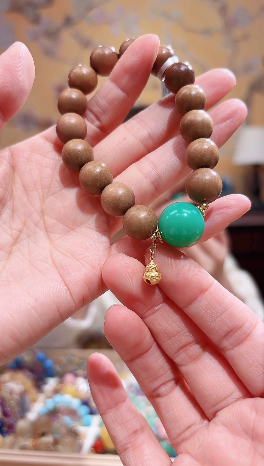 18K金镶嵌手链石英质玉设计款手串