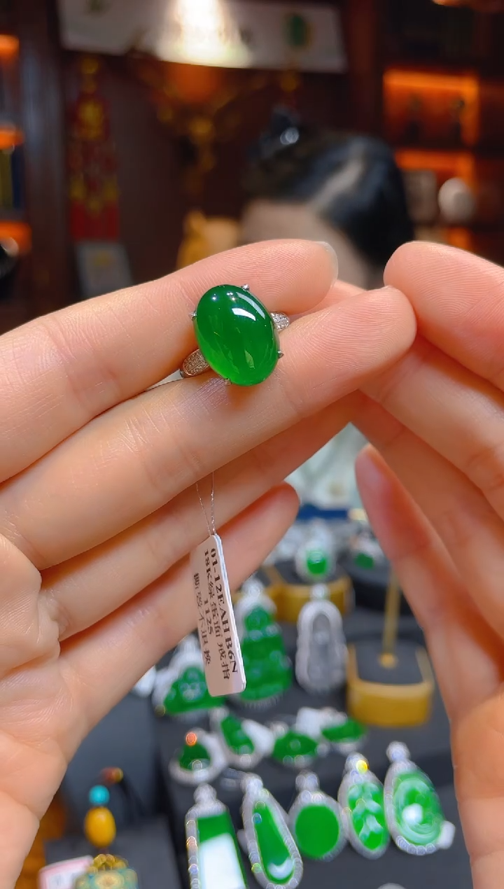 【闪购商品】翡翠戒指18K金镶嵌117509-天然A货翡翠蛋面戒指