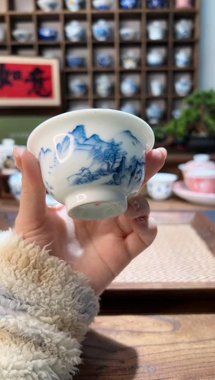 【闪购商品】100cc山水压手主人杯      