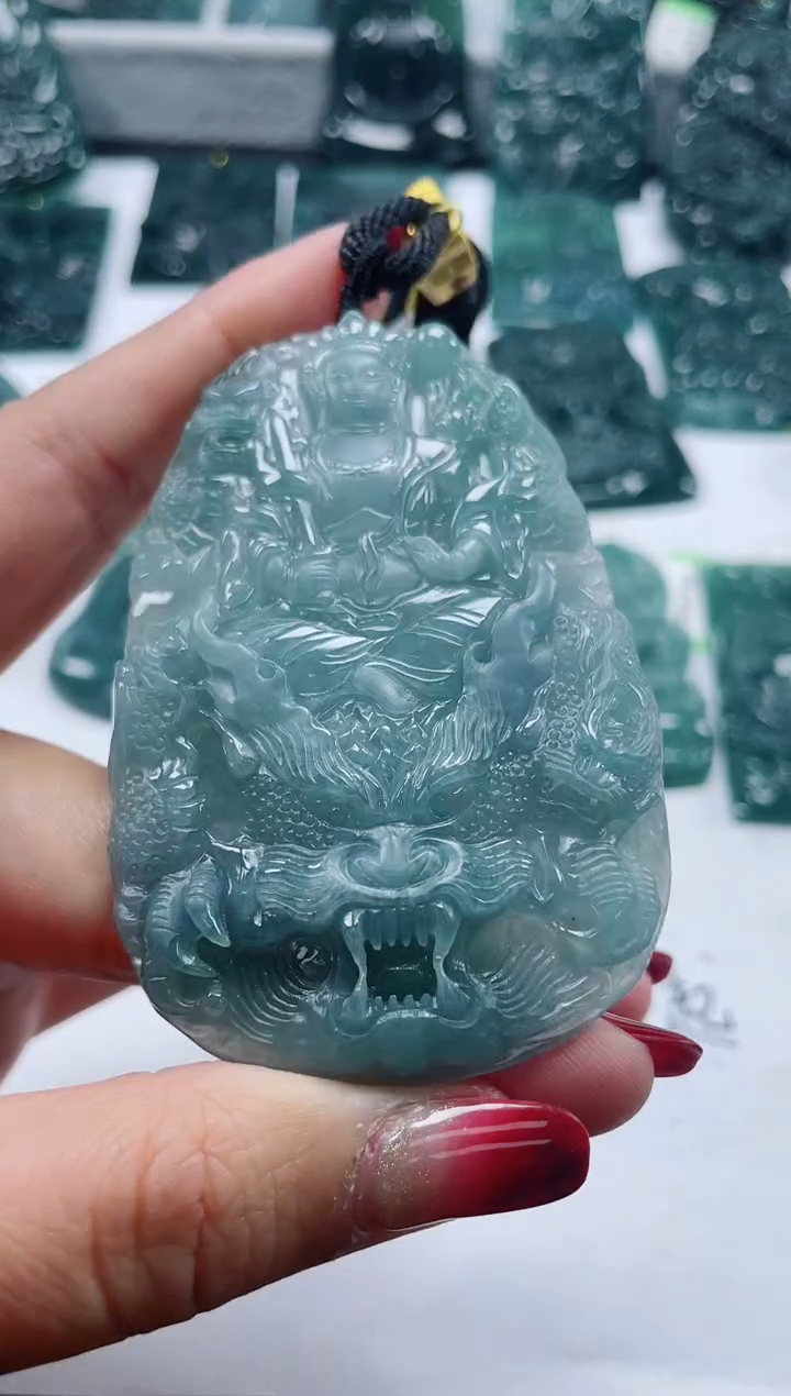 【闪购商品】翡翠颈饰未镶嵌             