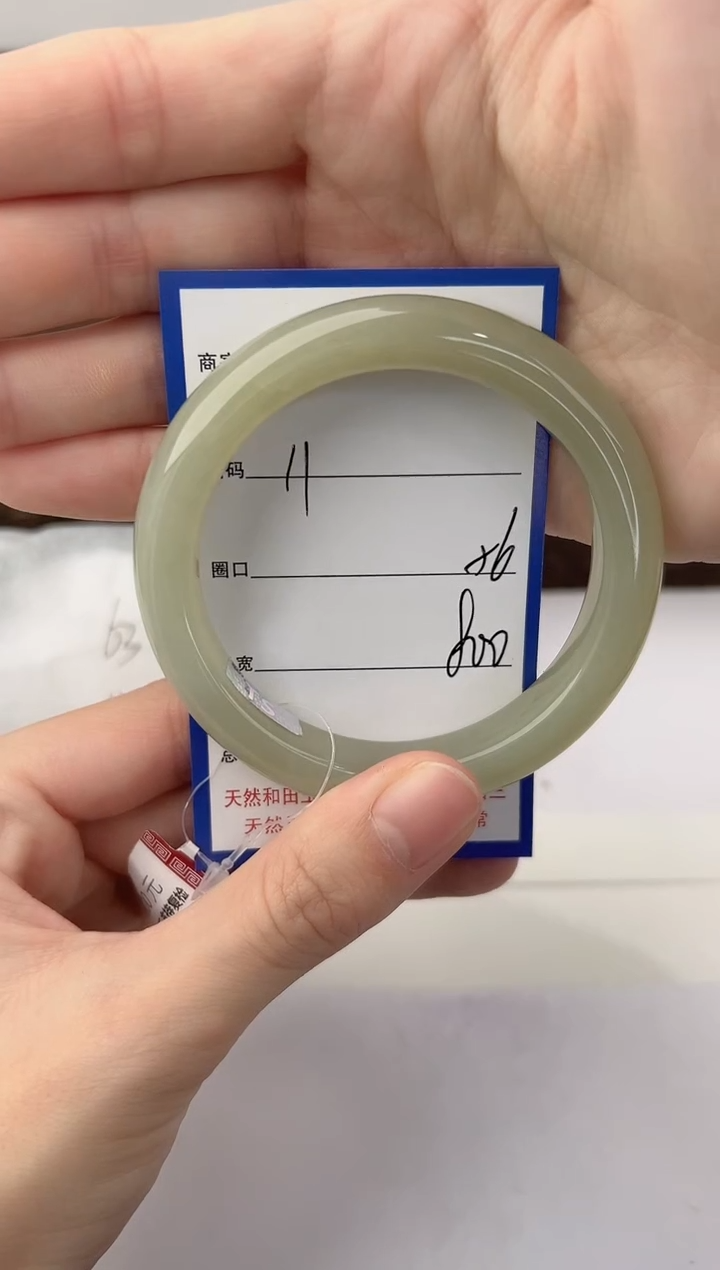 未镶嵌手镯和田玉11颜色微差无瑕疵