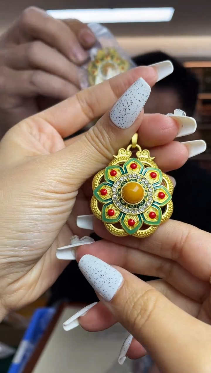 【闪购商品】蜜蜡裸石未镶嵌多样性发一件