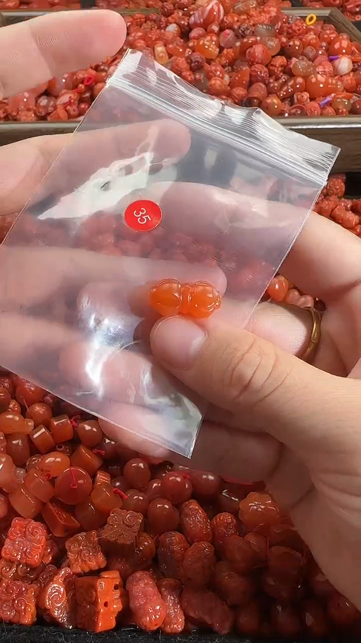 颈饰未镶嵌南红玛瑙1