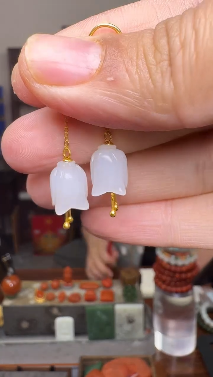 【闪购商品】和田玉挂件18K金镶嵌2740铃兰耳钩