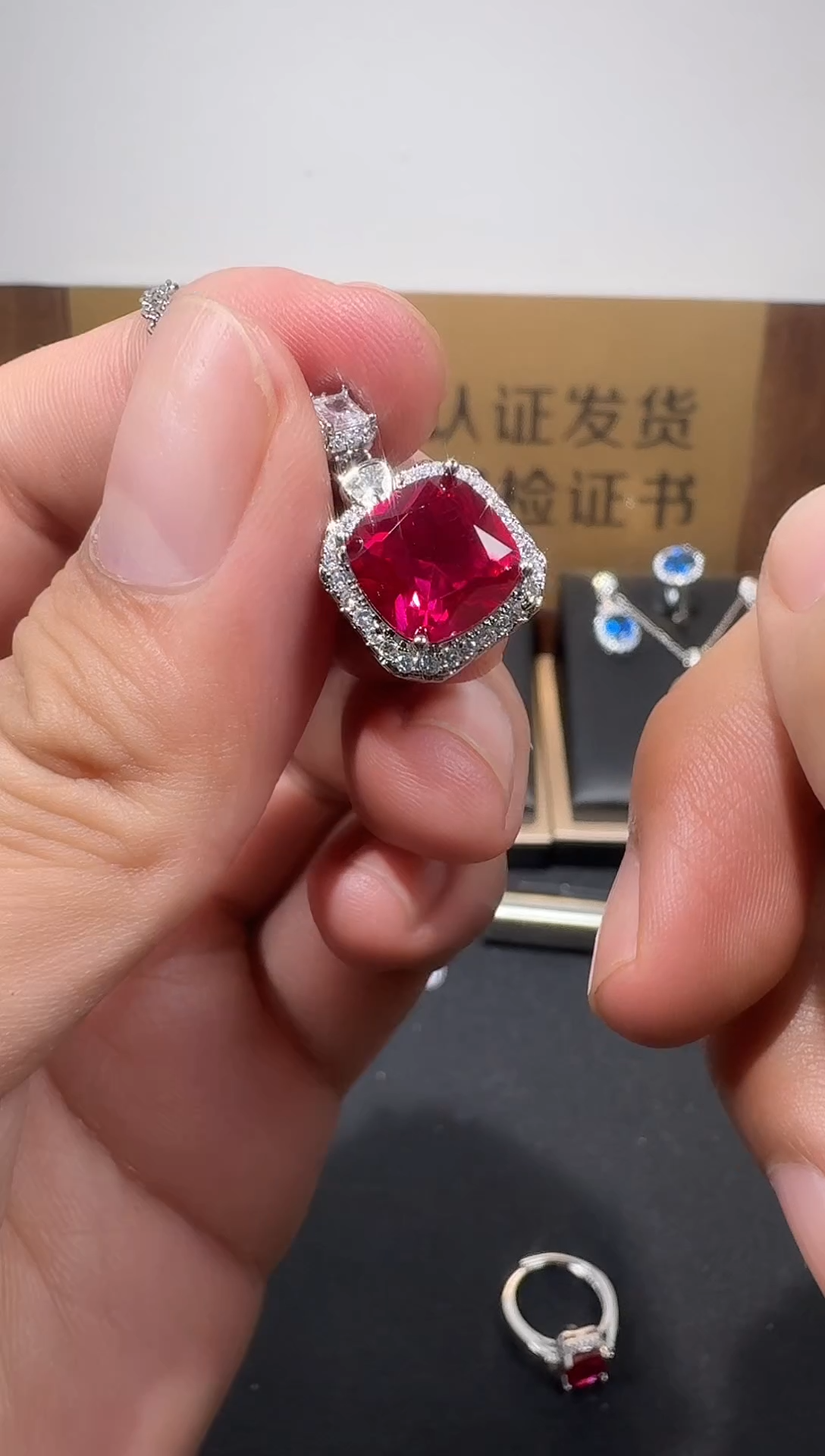 颈饰18K金镶嵌红宝石974