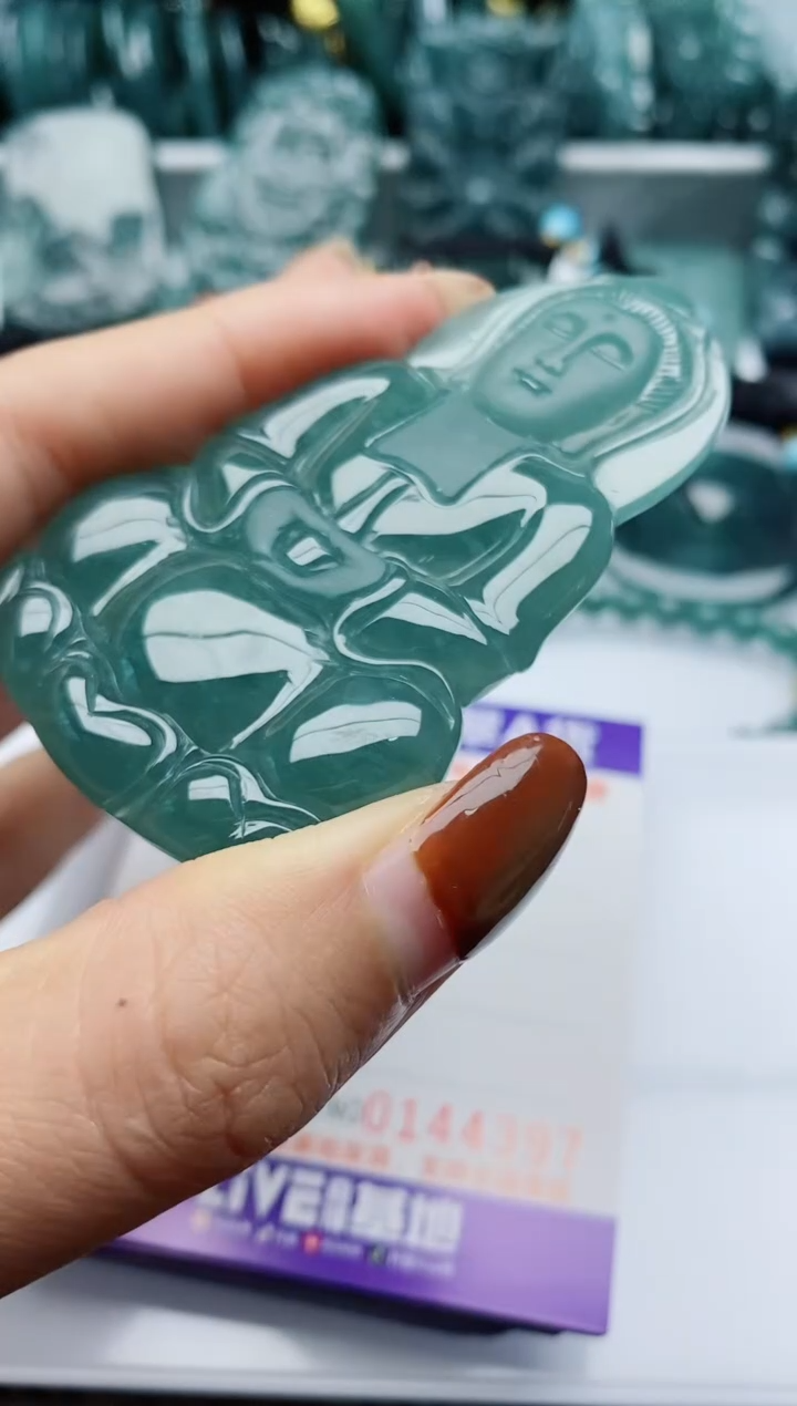 颈饰未镶嵌翡翠              