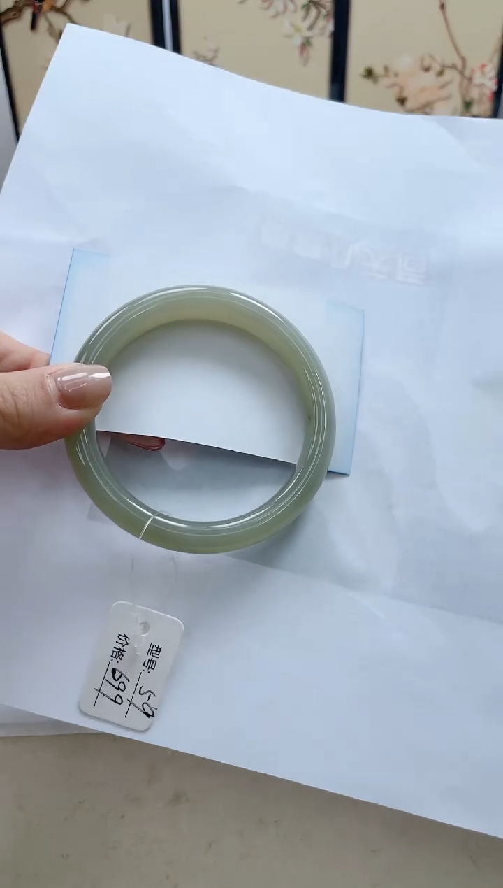 【闪购商品】和田玉手镯未镶嵌340/59.1