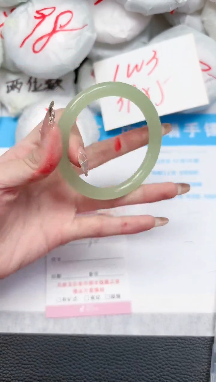 【闪购商品】石英质玉手镯未镶嵌372-56.4