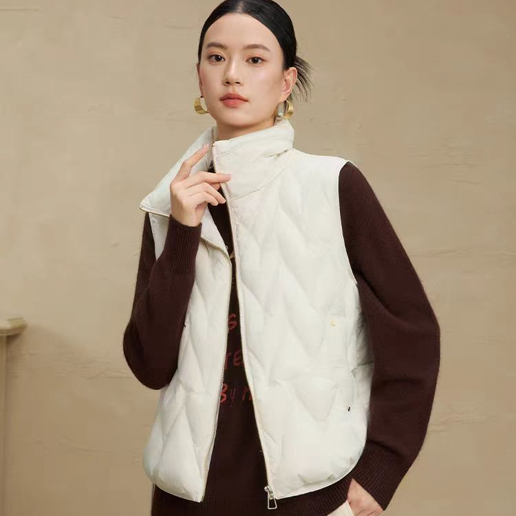 曼德诗羽绒服马甲2025冬季新款纯色百搭立领保暖外套