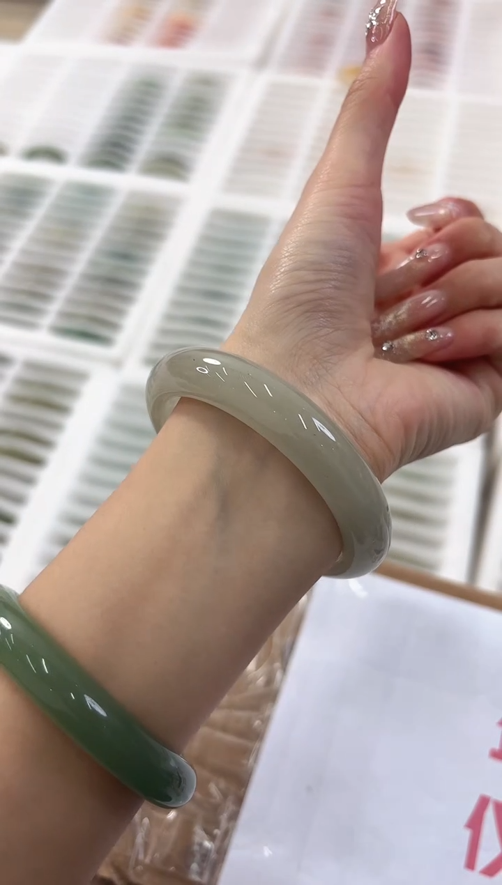 未镶嵌手镯石英质玉246-55D