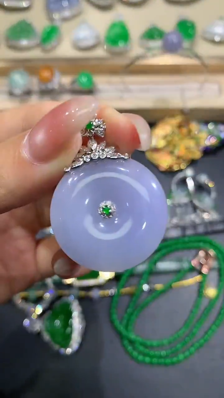 【闪购商品】翡翠吊坠(不含链)18K金镶嵌10团购