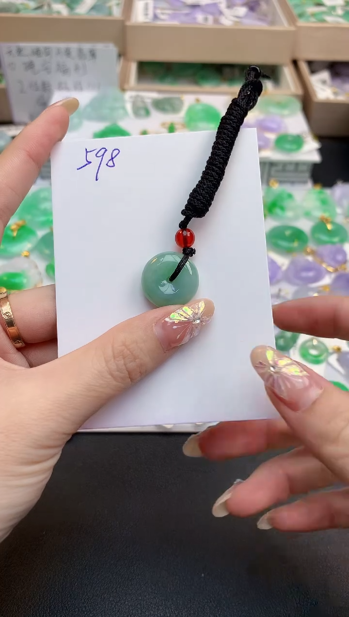 颈饰未镶嵌翡翠甜***姑天然缅甸A货翡翠