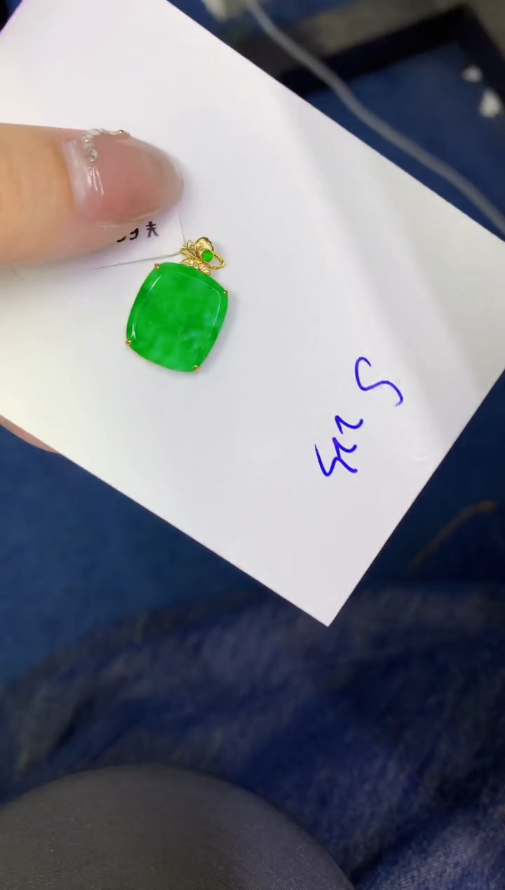 颈饰18K金镶嵌翡翠缅甸天然翡翠A货