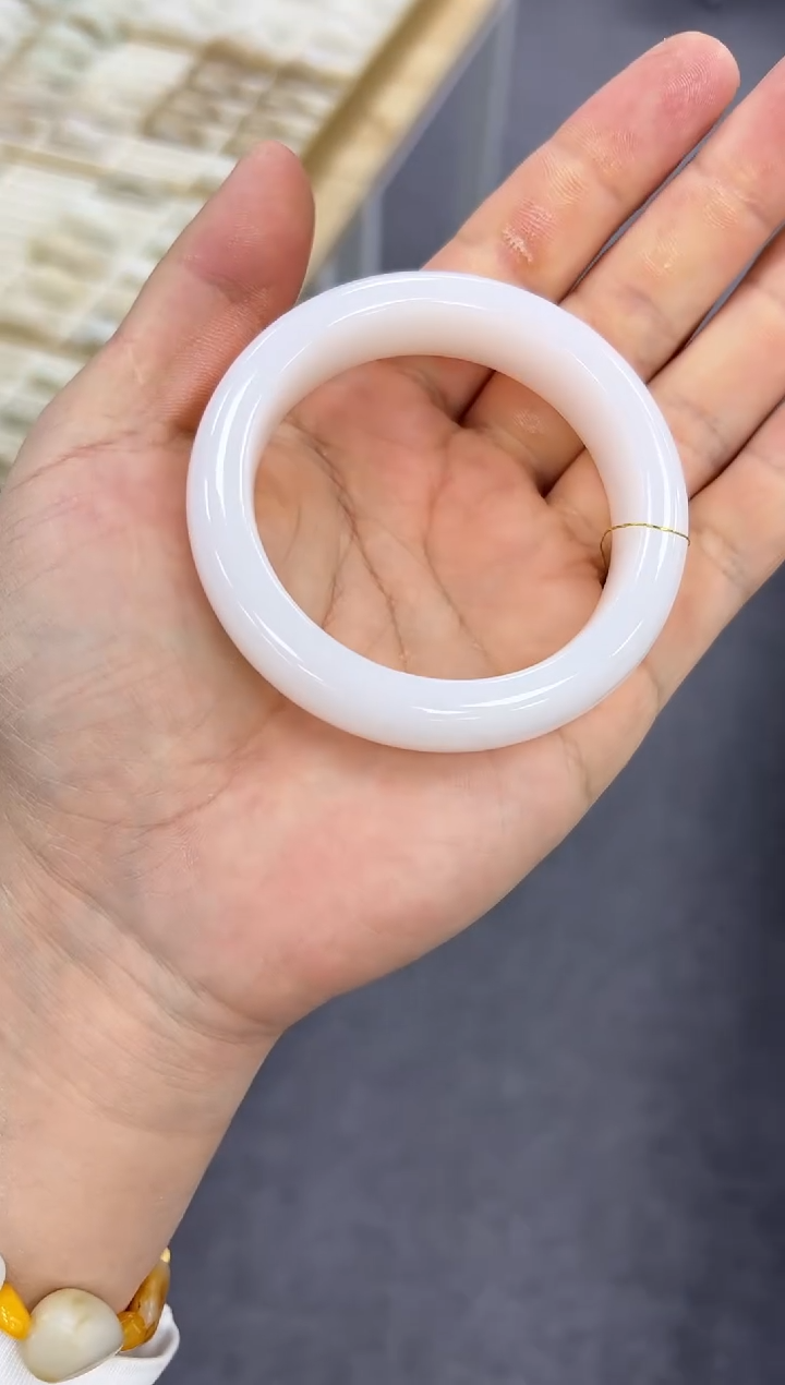 【闪购商品】和田玉手镯未镶嵌55-56  331