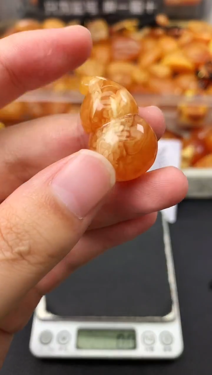 蜜蜡未镶嵌珠宝奇石84