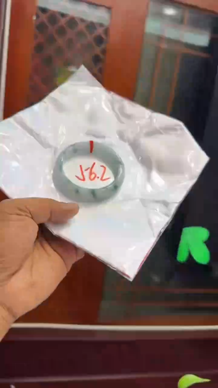 翡翠手镯未镶嵌手镯