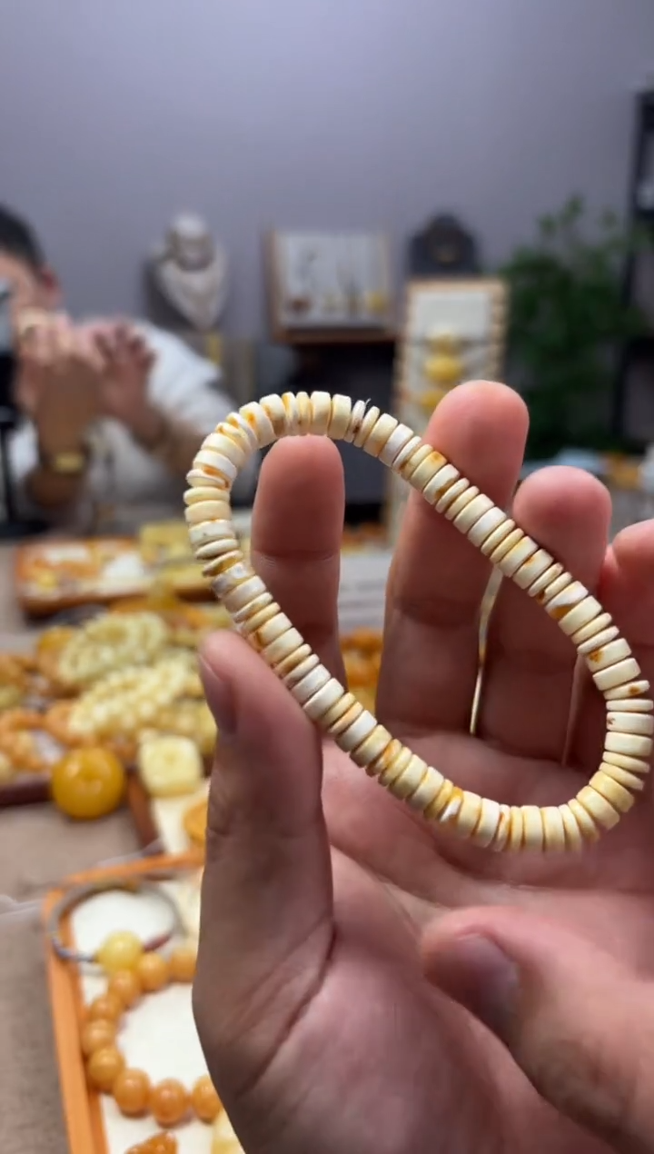 【闪购商品】蜜蜡裸石未镶嵌手串