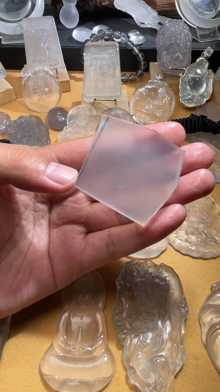 未镶嵌无定制石英质玉苏*.无