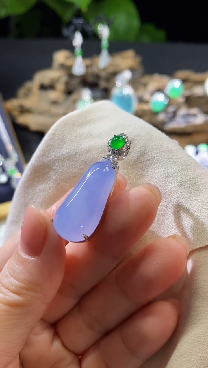 【闪购商品】翡翠把件18K金镶嵌吊坠