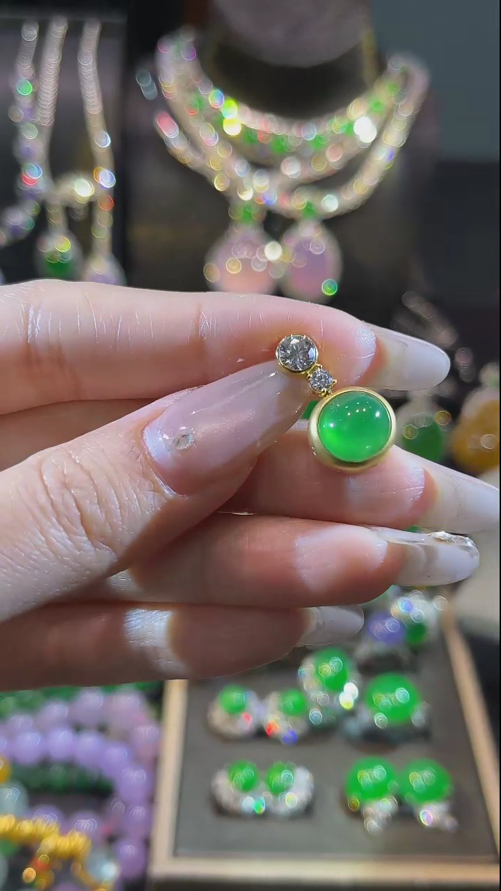 【闪购商品】翡翠吊坠(不含链)18K金镶嵌吊坠