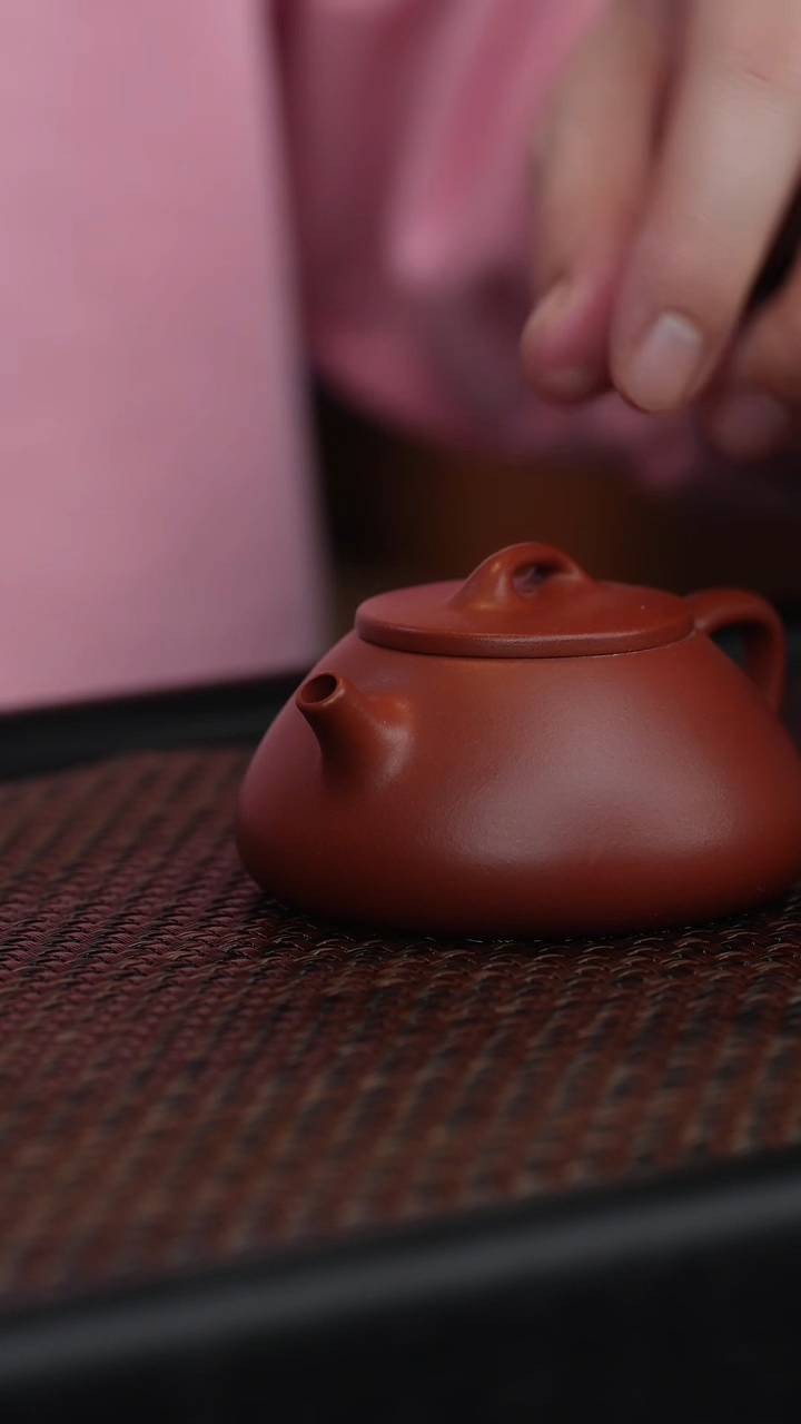 【闪购商品】宜兴紫砂原矿半手小红泥石瓢