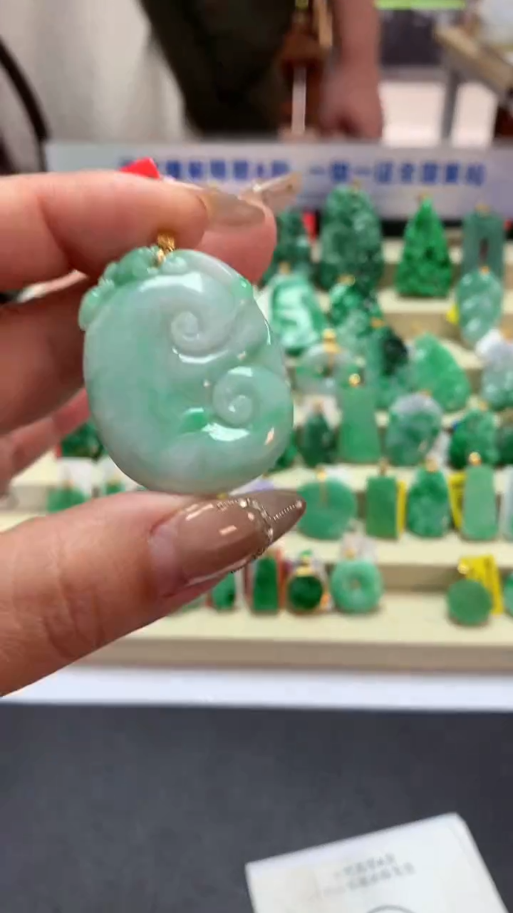 【闪购商品】翡翠吊坠(不含链)18K金镶嵌挂件