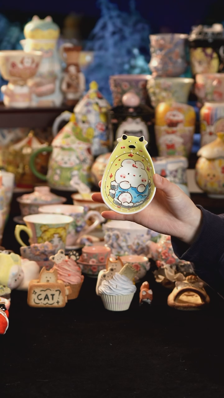 摆件陶景德镇釉下彩手绘设计师款陶瓷