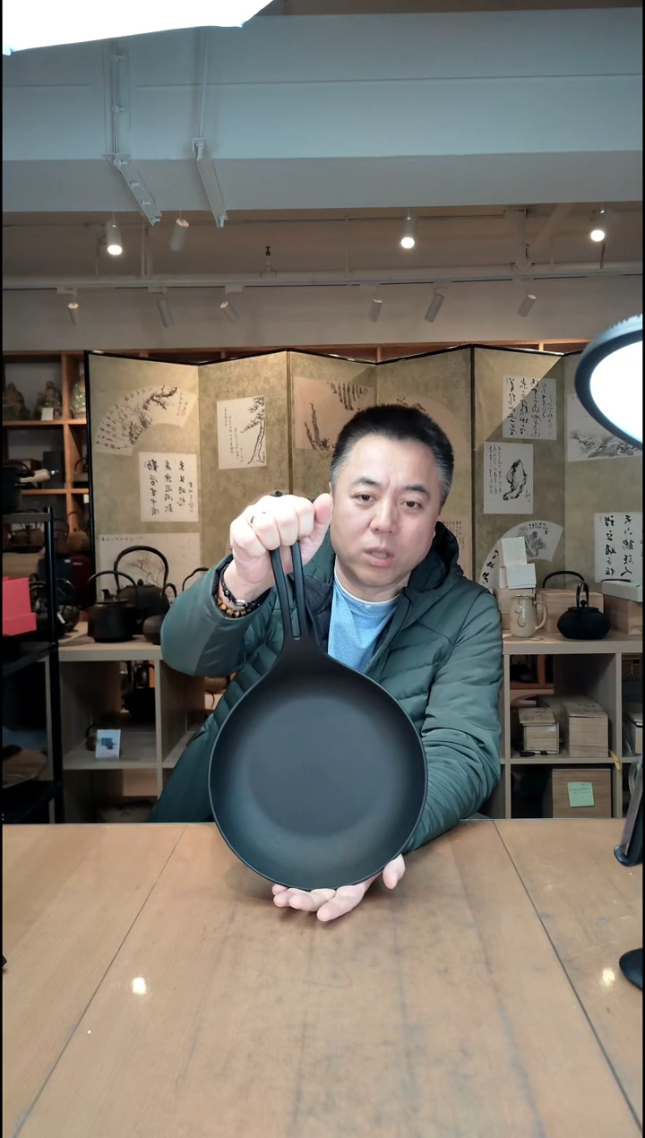 【闪购商品】日本原产岩铸铸铁24厘米平底煎锅