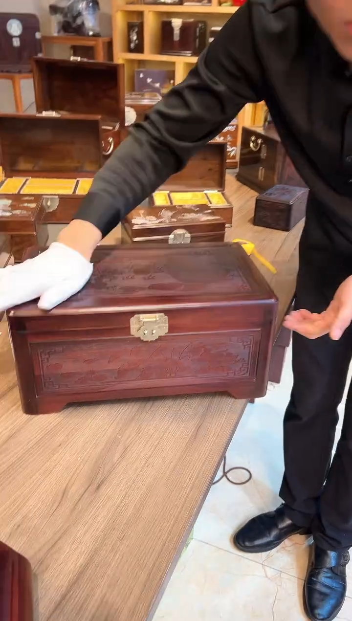 【闪购商品】红酸枝木类成套家具巴里黄檀  雕花龙凤彩礼箱