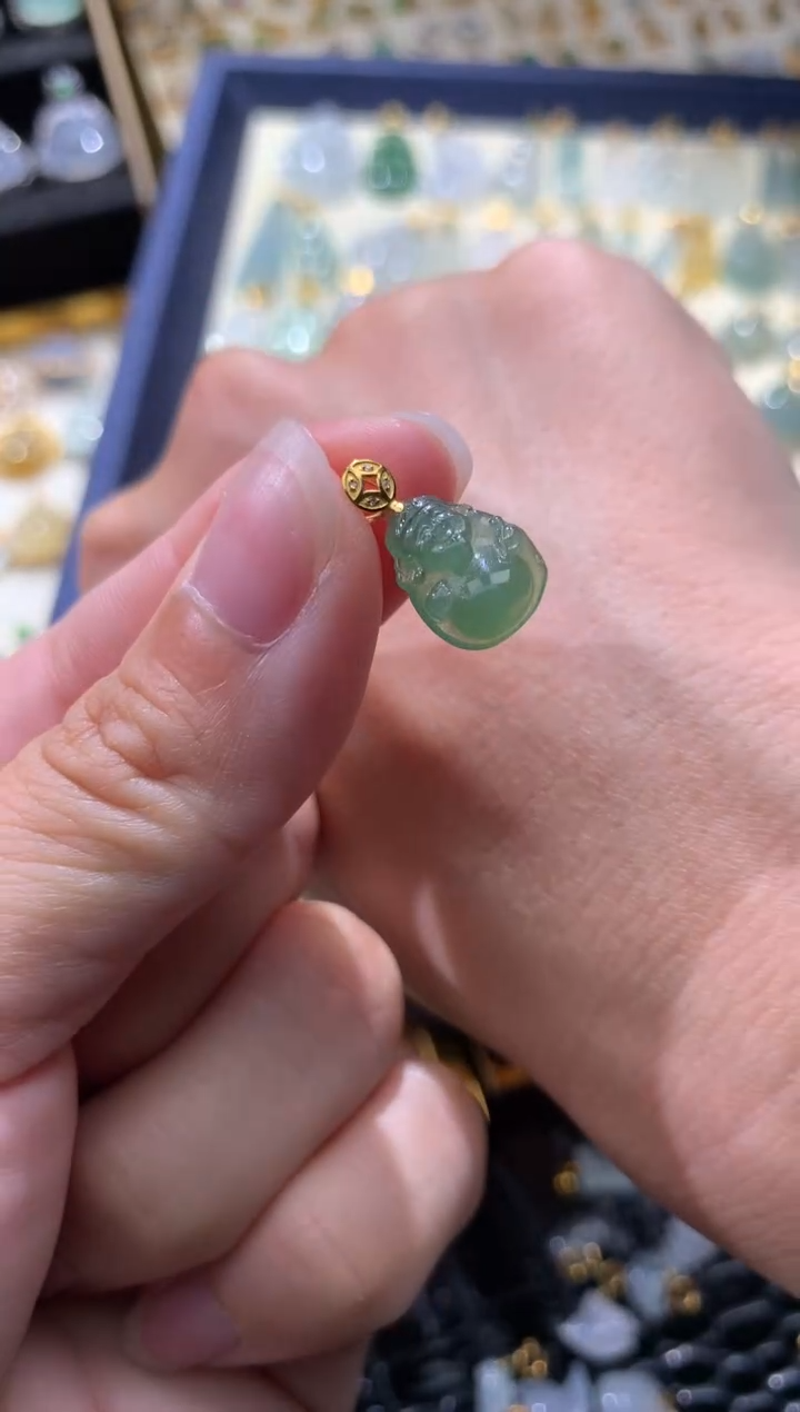 颈饰18K金镶嵌翡翠翡翠