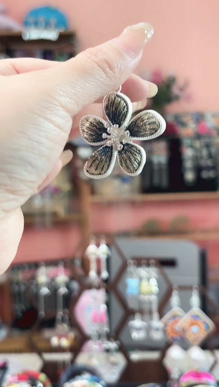 艺枝独绣手工饰品129