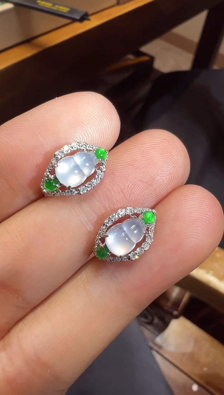 翡翠18K金镶嵌耳饰葫芦