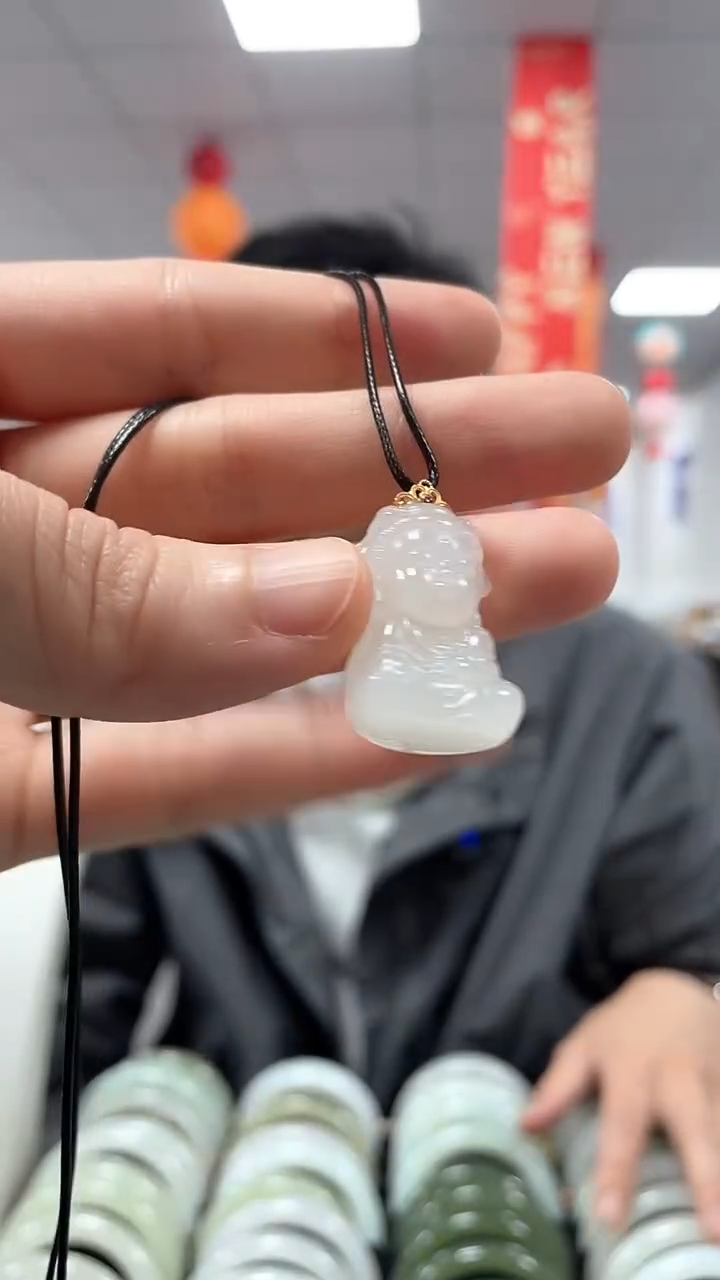 和田玉18K金镶嵌颈饰白猫挂件一件