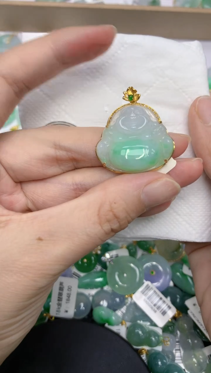 颈饰18K金镶嵌翡翠111111111