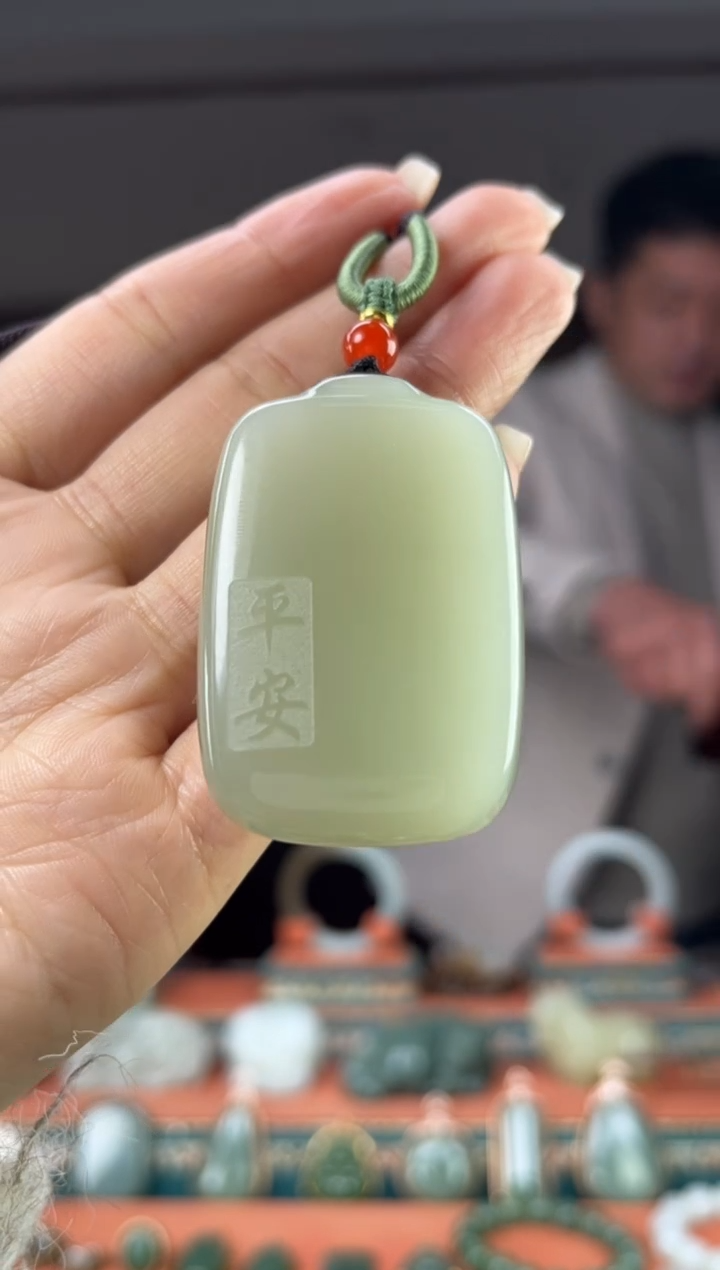 颈饰未镶嵌和田玉佩佩