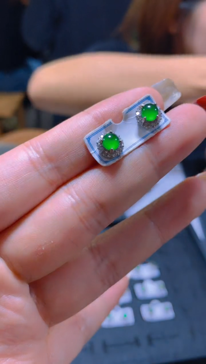 未镶嵌翡翠耳饰多样性发一