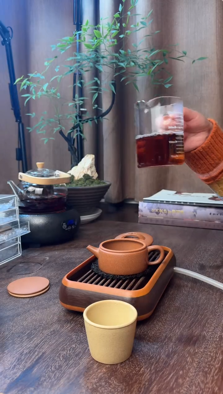 茶壶紫砂汉瓦-半手精工制-老宕口桃花泥-40目-容量：150CC