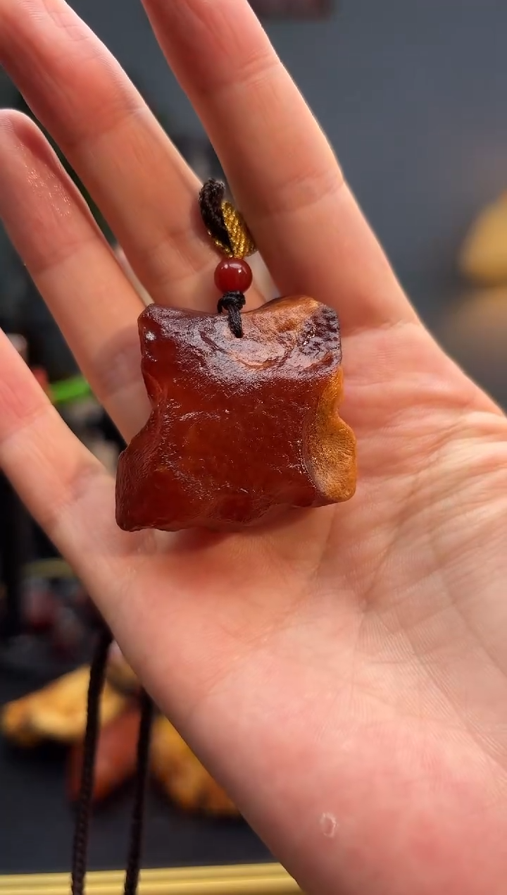 琥珀颈饰未镶嵌吊坠