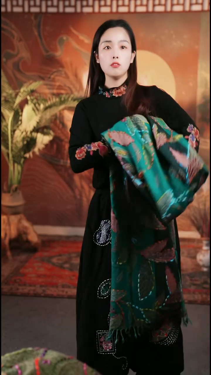 三醋酯纤维围巾绿色款式